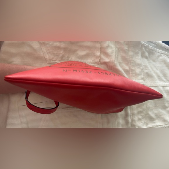 THE COACH STORY NEW YORK ZIPPERED CLUTCH BAG - Picture 3 of 7